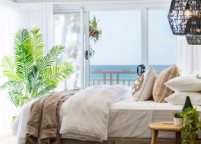Absolute Beachfront Family Size Home, Surfers Paradise